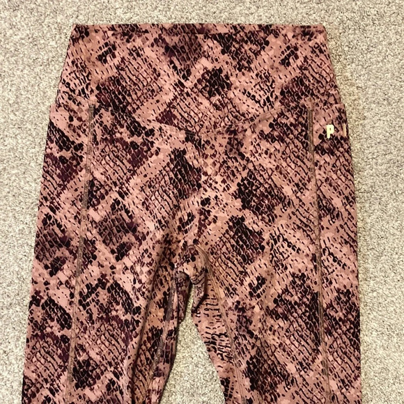 PINK Victoria’s Secret Ultimate V High Waist Snake Print Pocket Leggings… - Picture 2 of 15